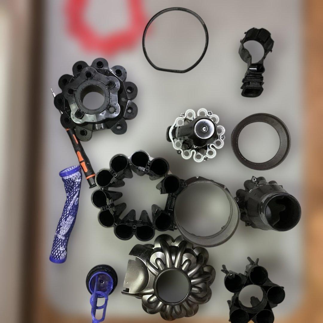 13. 『分解洗浄済み』動作確認済み　ダイソンDyson V8　SV10