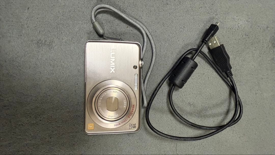 LUMIX デジカメ　DMC-FH8