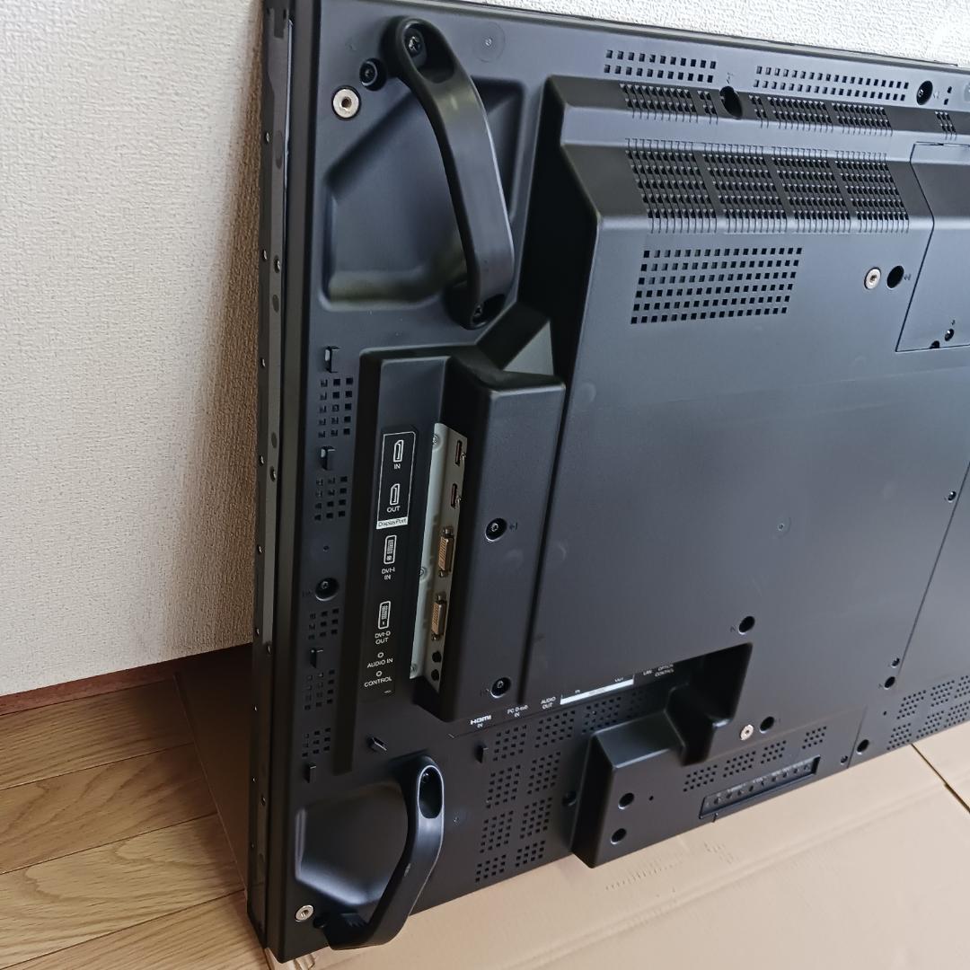 シャープ　55インチ インフォメーションディスプレイ PN-V551　①