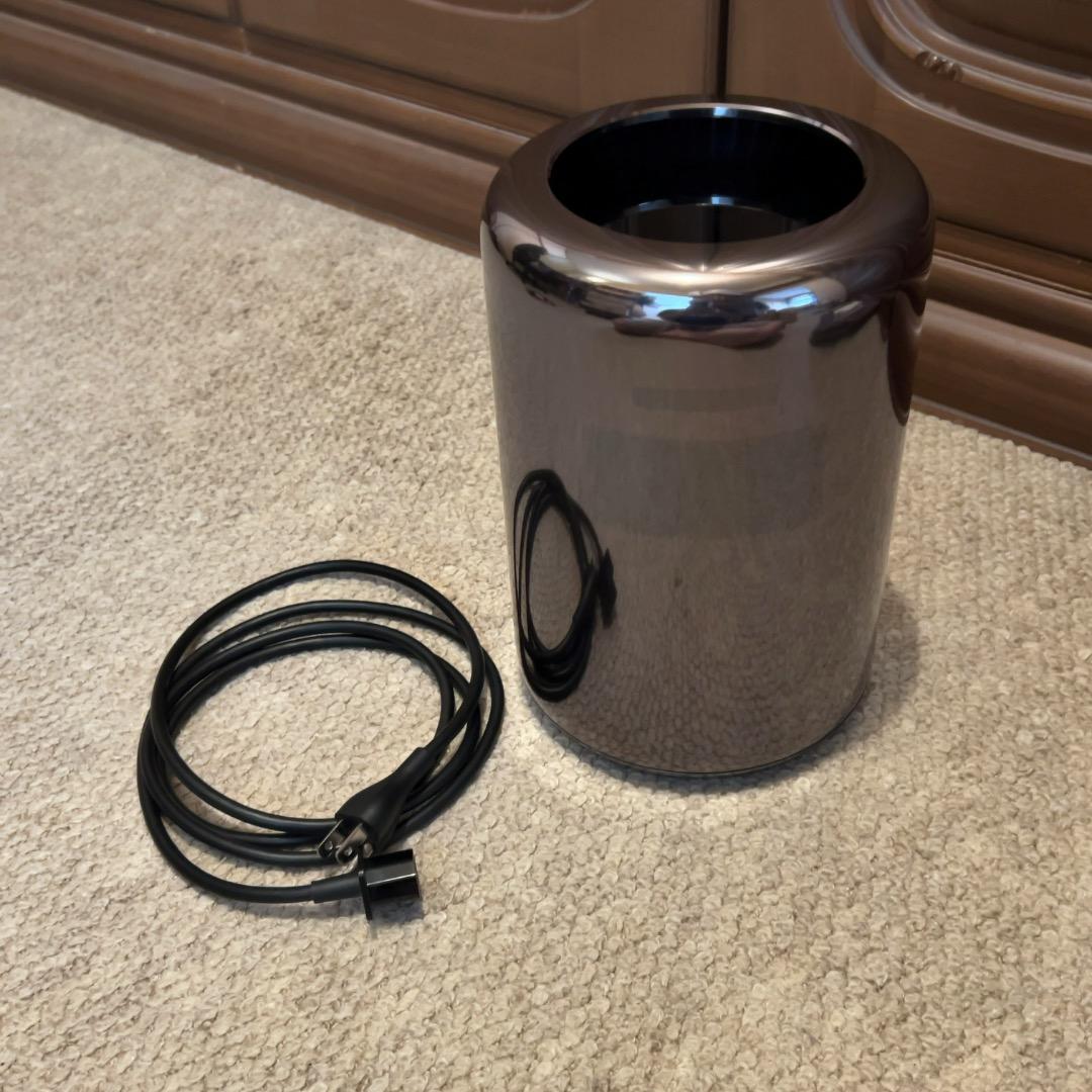 Macデスクトップ MacPro 2013 3.3GHz Xeon 64GB 512GB SSD