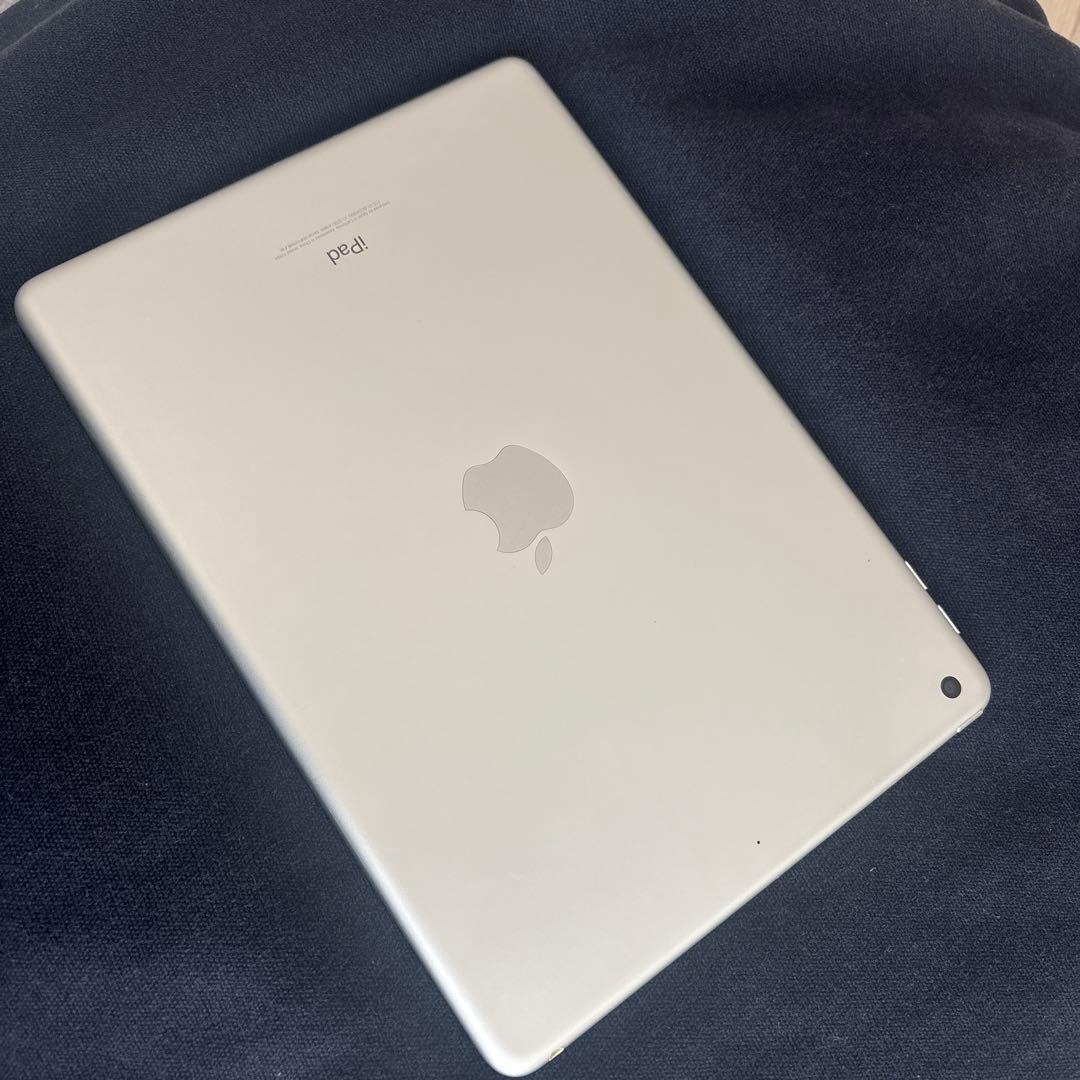 Apple iPad 第6世代WiFi 32GB シルバー