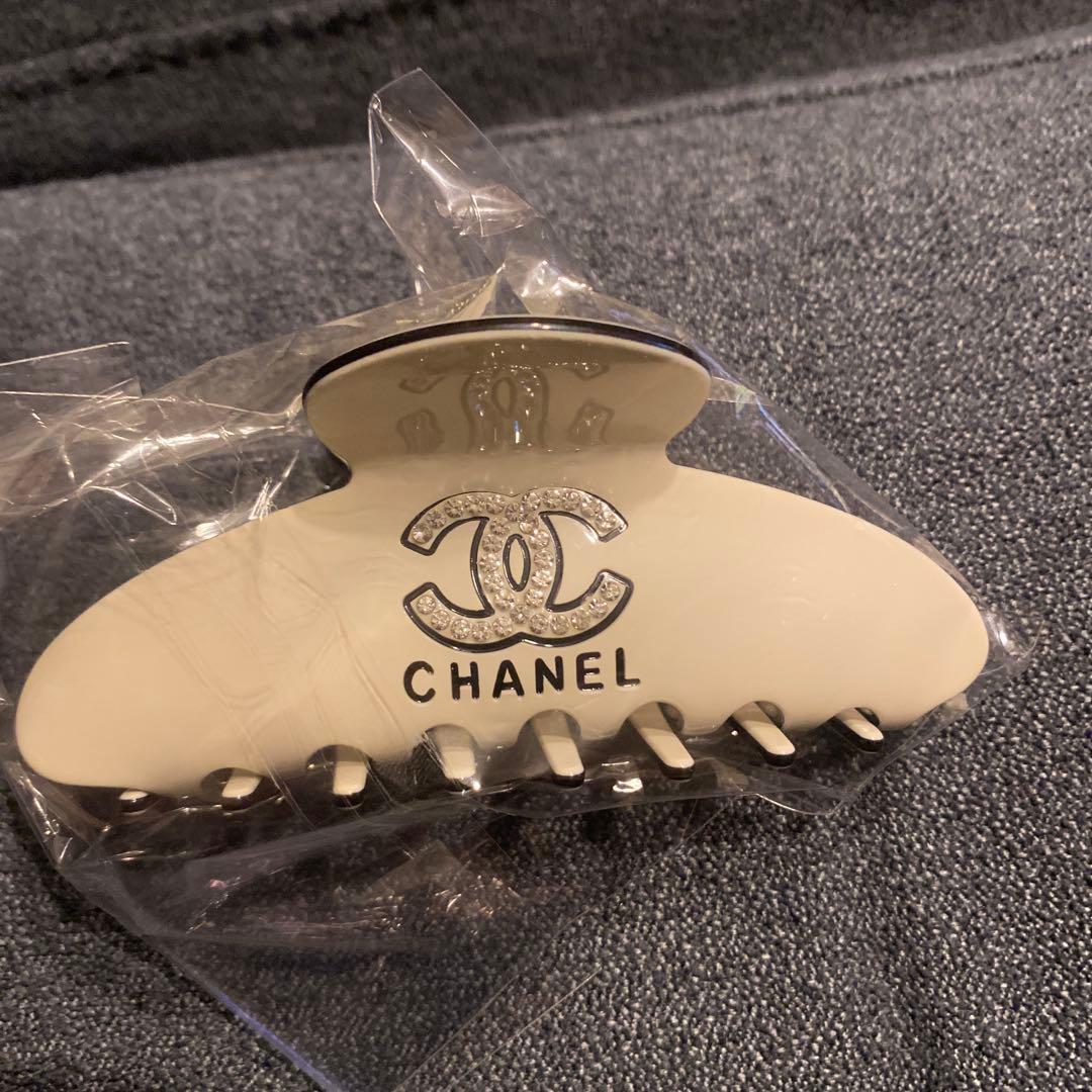 CHANEL ヘアクリップ
