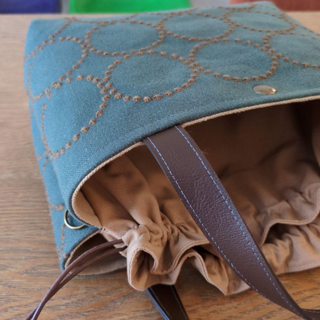 あおりポケットの巾着バッグ＊ミナペルホネン