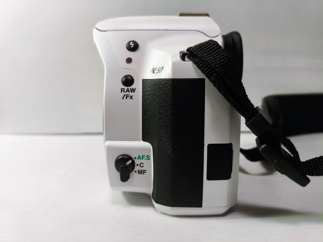 【たけさん用】【黒死病対策】【内臓電池交換】PENTAX K-50　ホワイト