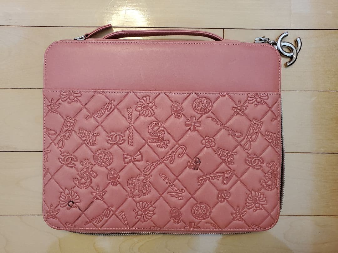 CHANEL　ピンク キルティング iPadケース