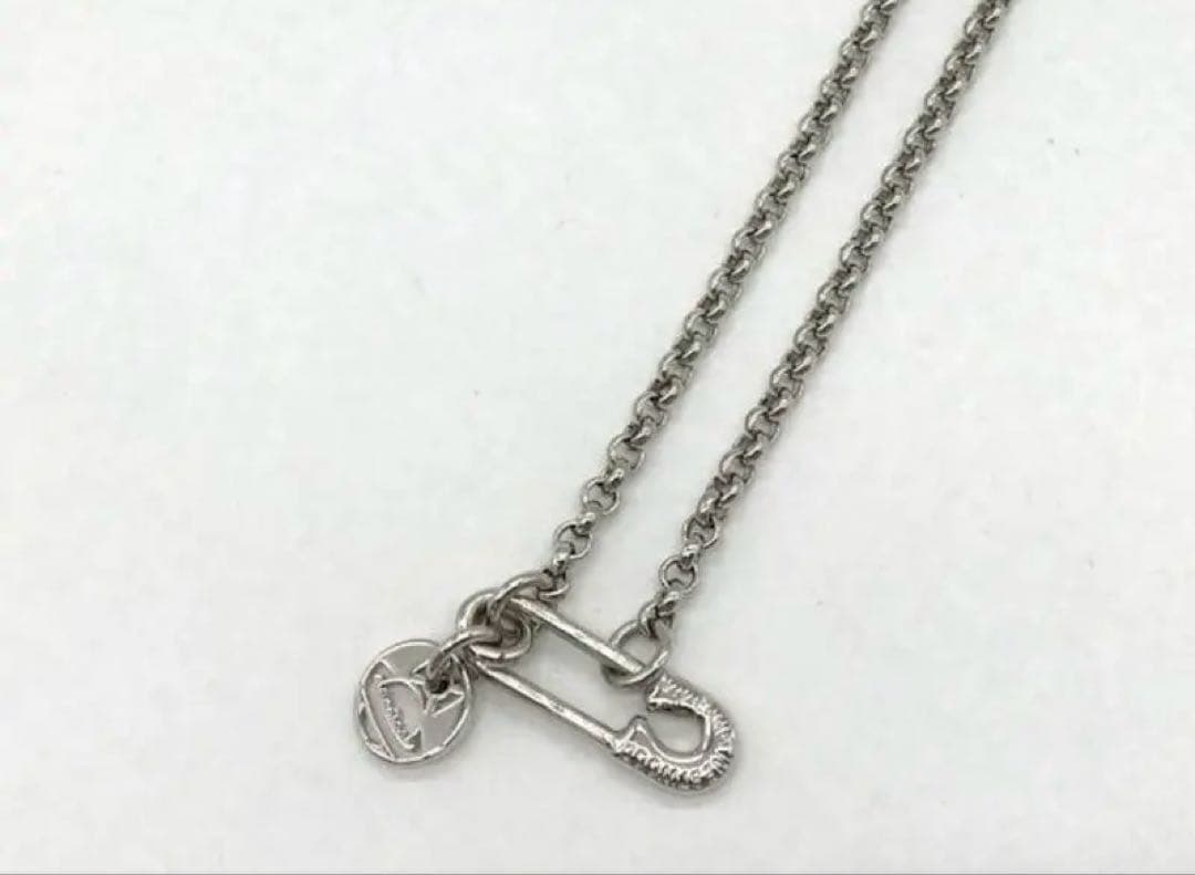 【しろこあら】Vivienne Westwood セーフティピンネックレス