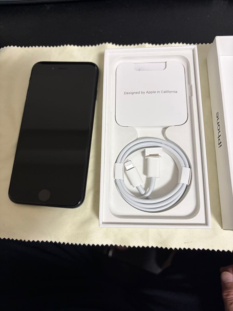 【美品】iPhoneSE 第2世代 64GB simフリー ブラック 修理歴無し