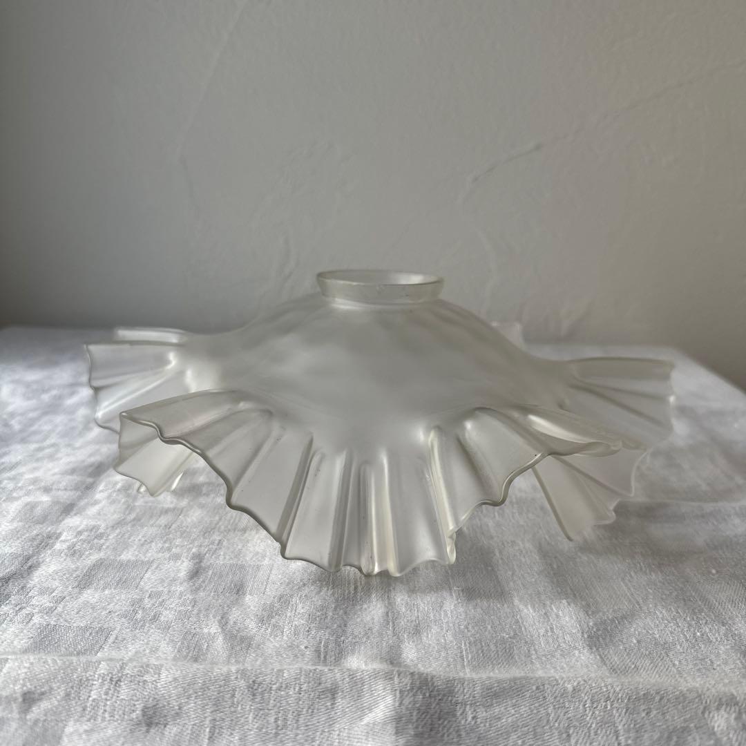 フランスアンティーク　ガラスシェード　フロストガラス　フリルシェード