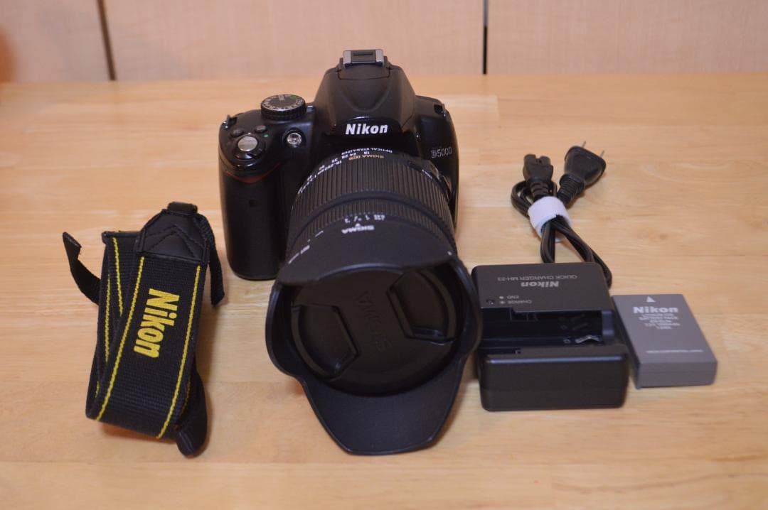 Nikon D5000 バッテリー、充電器、ストラップ