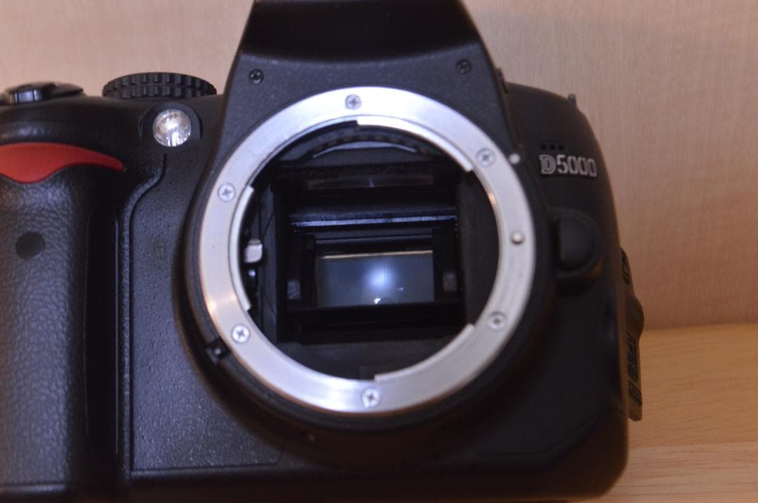 Nikon D5000 バッテリー、充電器、ストラップ