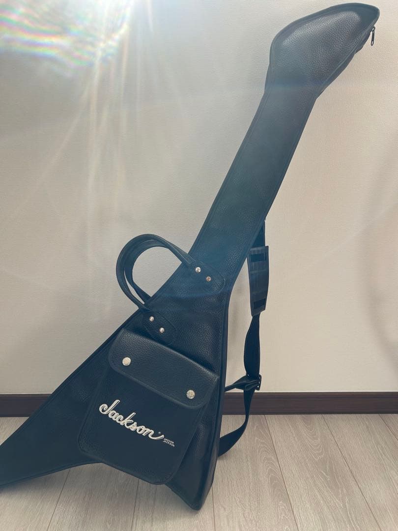 Jackson V型エレキギター EMG搭載