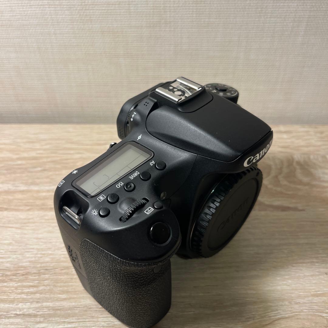 【新品同様！美品！】Canon Eos 70D 本体のみ