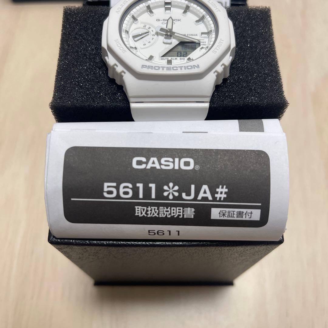 G-SHOCK ホワイト デジタル腕時計 5611