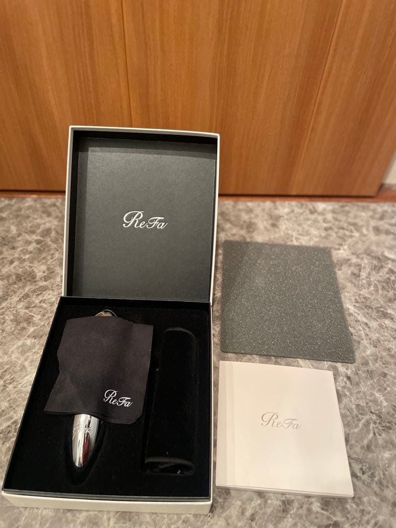 リファ/人気モデル/フォーカラット/美顔/美ボディ/箱、説明保証書、カード付き