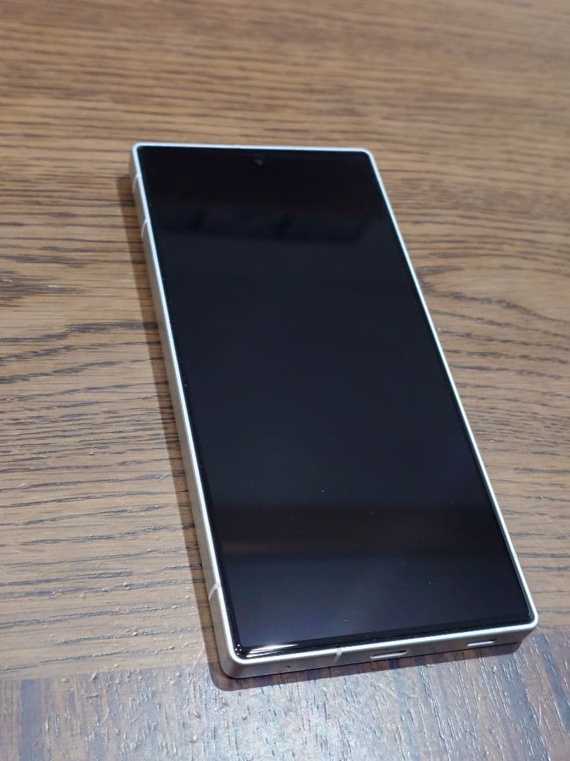 AQUOS　r10　SH-M31　カシミヤホワイト　1セット