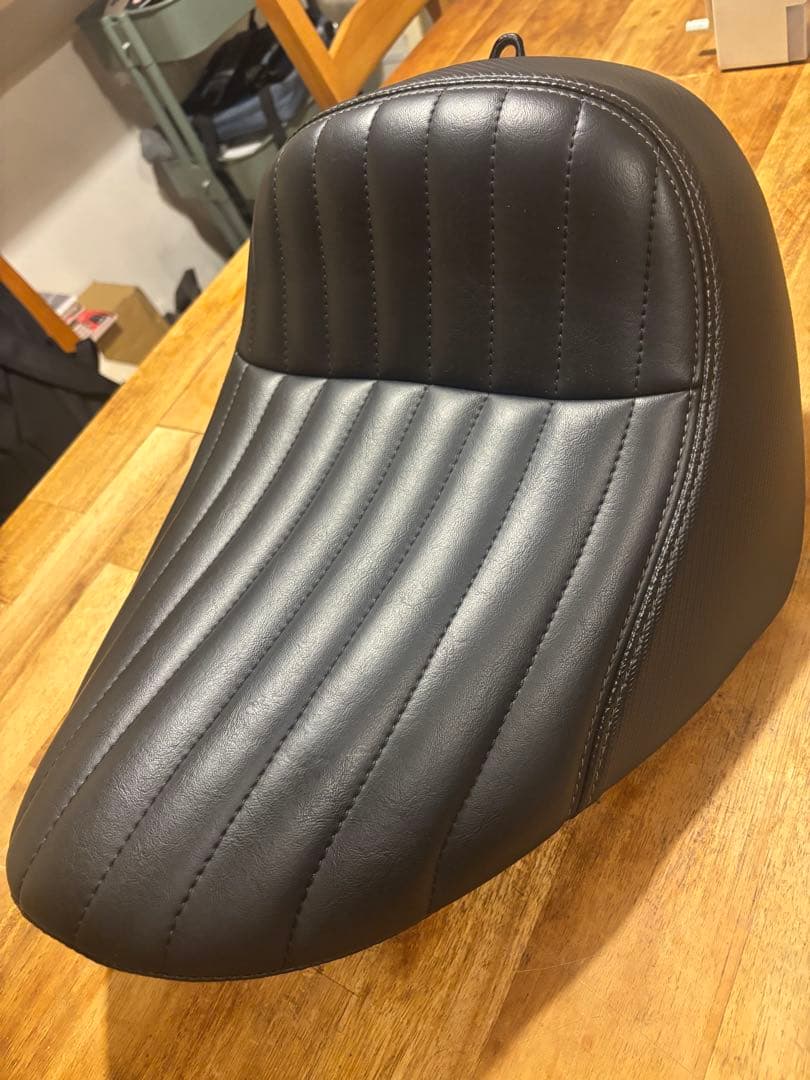 FXBB シート ハーレー 純正 ストリートボブ　新車外し　美品