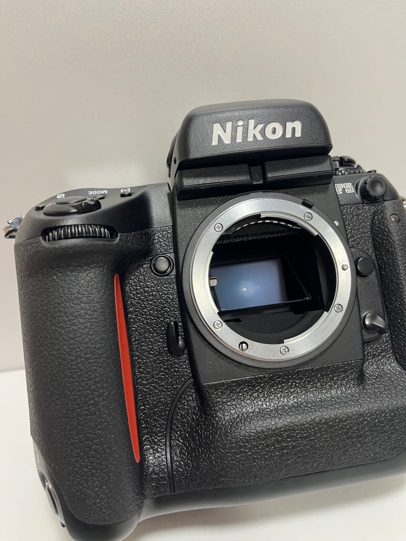 Nikon F5＋ズームレンズ＋純正フォーカシングスクリーン＋純正ケース