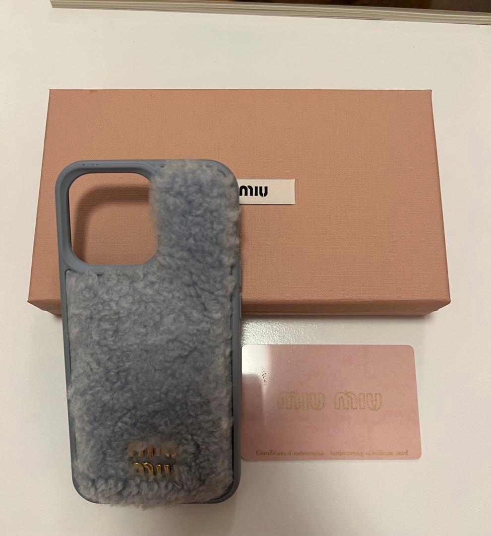 miumiuファースマホケース