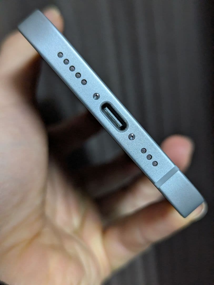 未使用に近い IPhone 16e 128GB ホワイト（日本版）