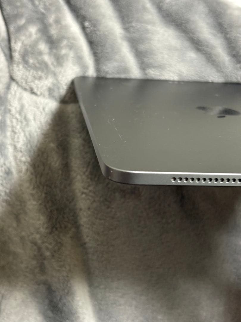 Apple iPad Air (第5世代) スペースグレー本体