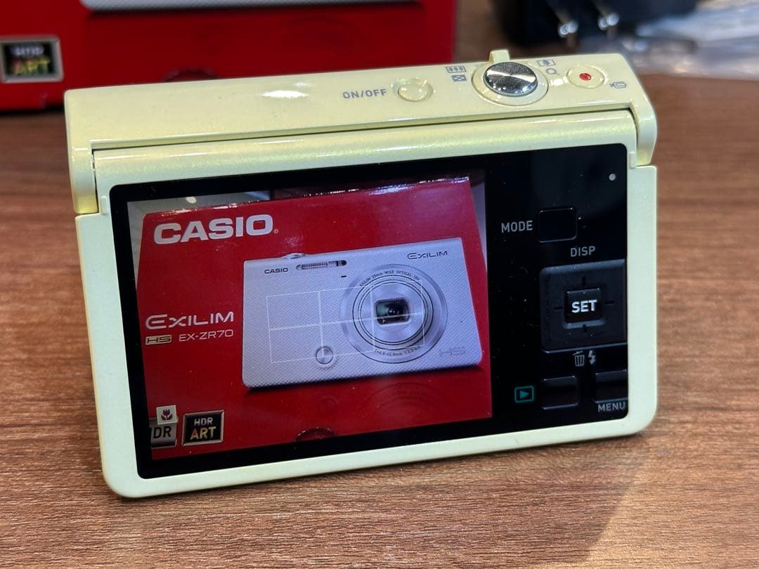 美品 CASIO EXILIM デジカメ EX-ZR70 イエロー