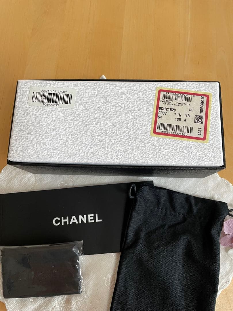 いちごみるくCHANEL キャットアイサングラス ブラック