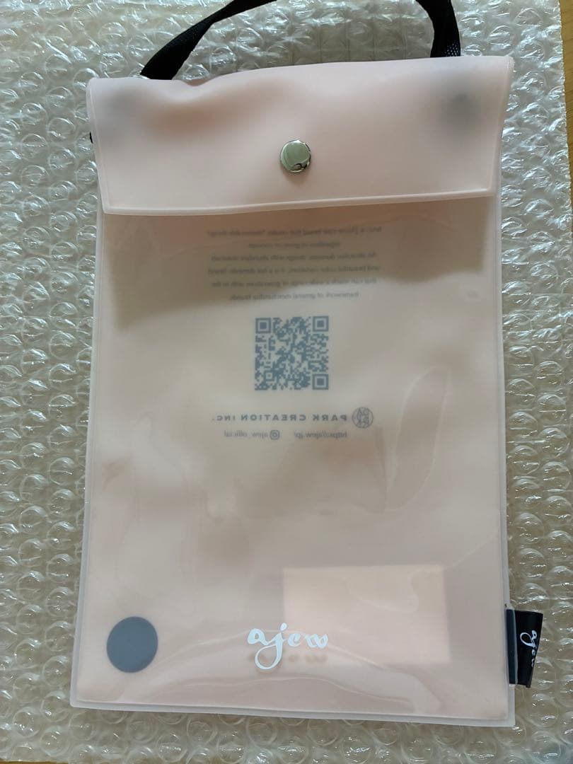 ajew エジュー　iPhone14.16e共通対応　ベージュ　エナメル素材