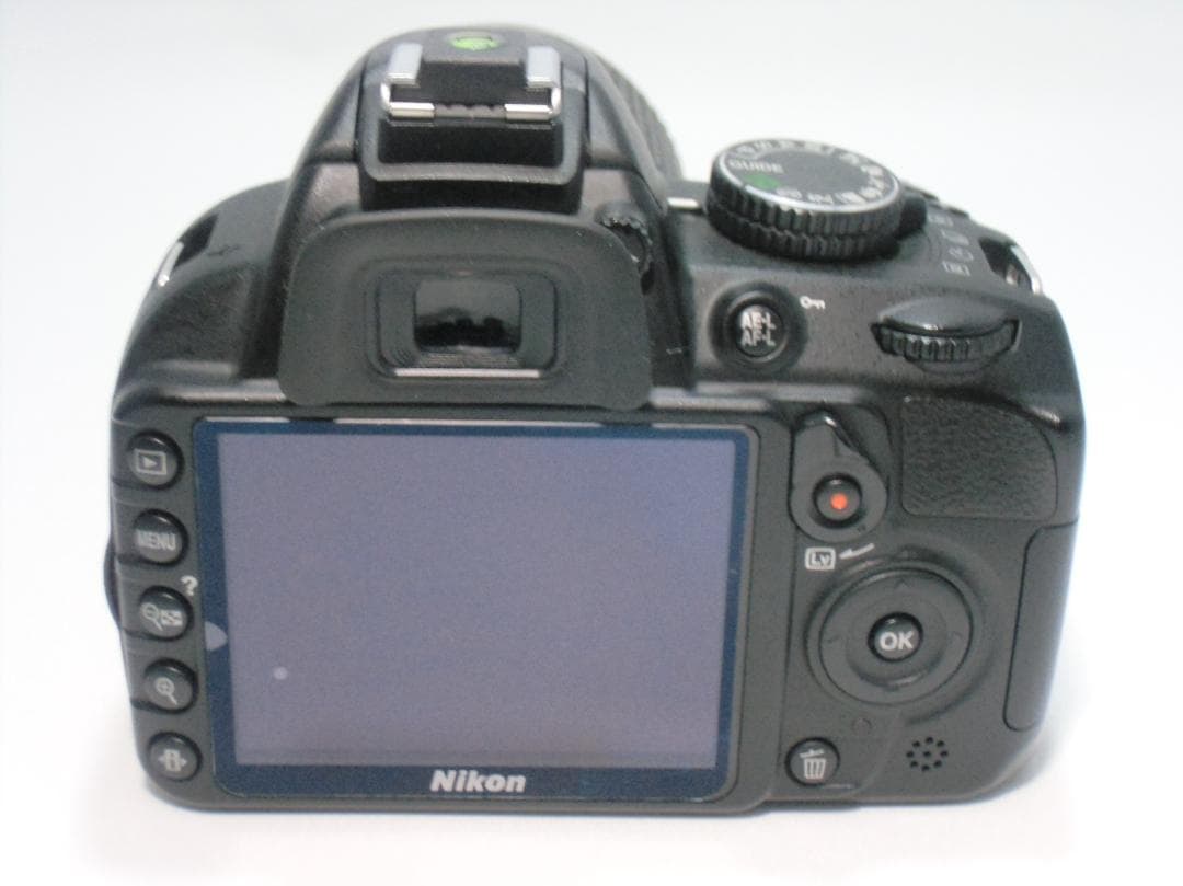 Nikon D3100 デジタル一眼レフカメラ　B057