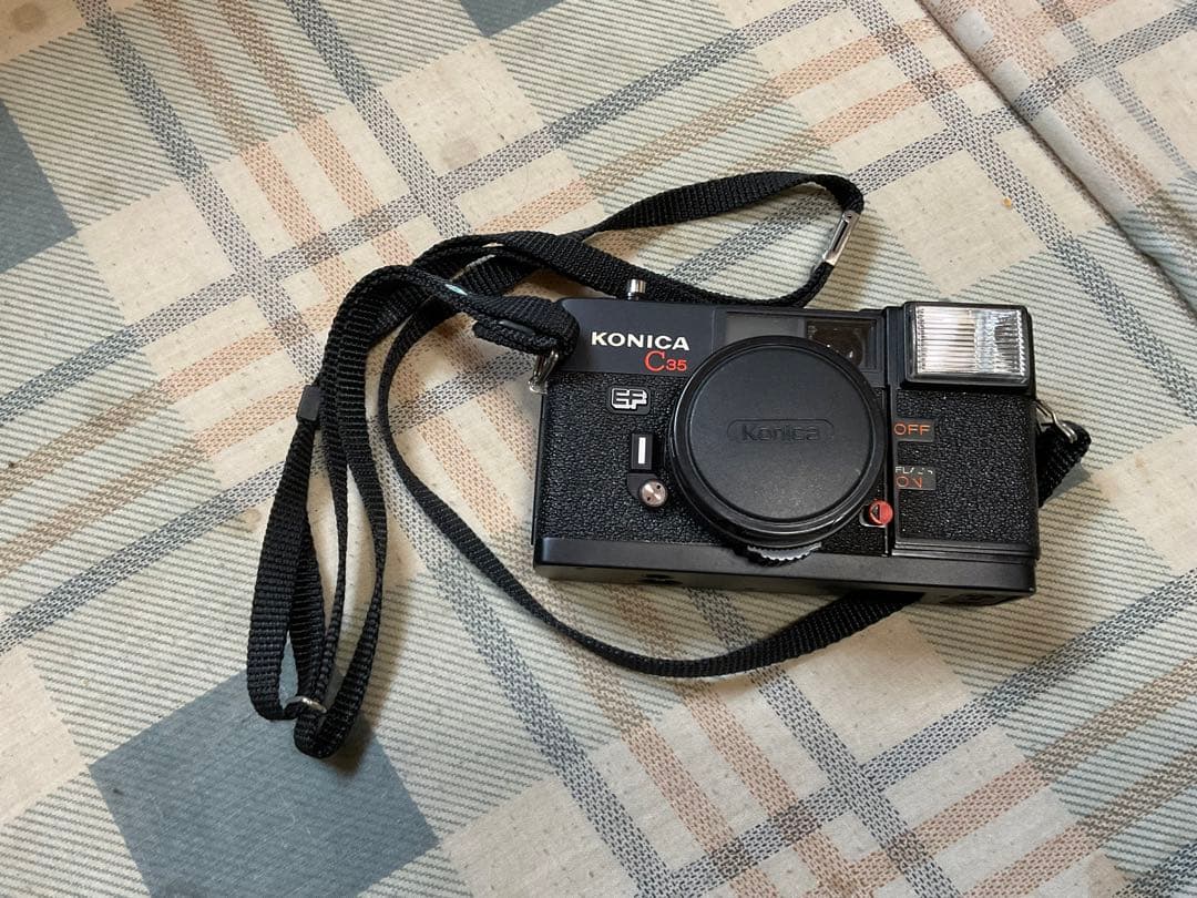 コニカ　C 35 EF。フイルム式コンパクトカメラ。【美品、ミノルタとの合併前】