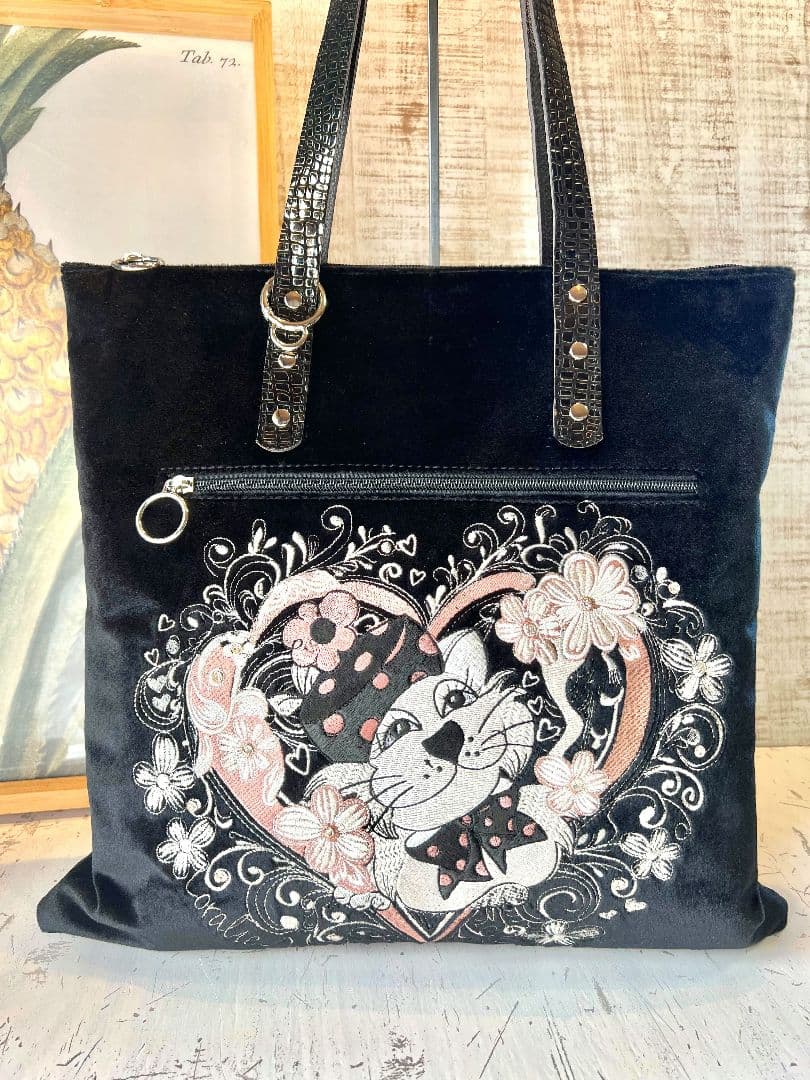 ロラライハリス♡ブラックベロア♡刺繍の本革持ち手のファスナー式肩掛けバッグ