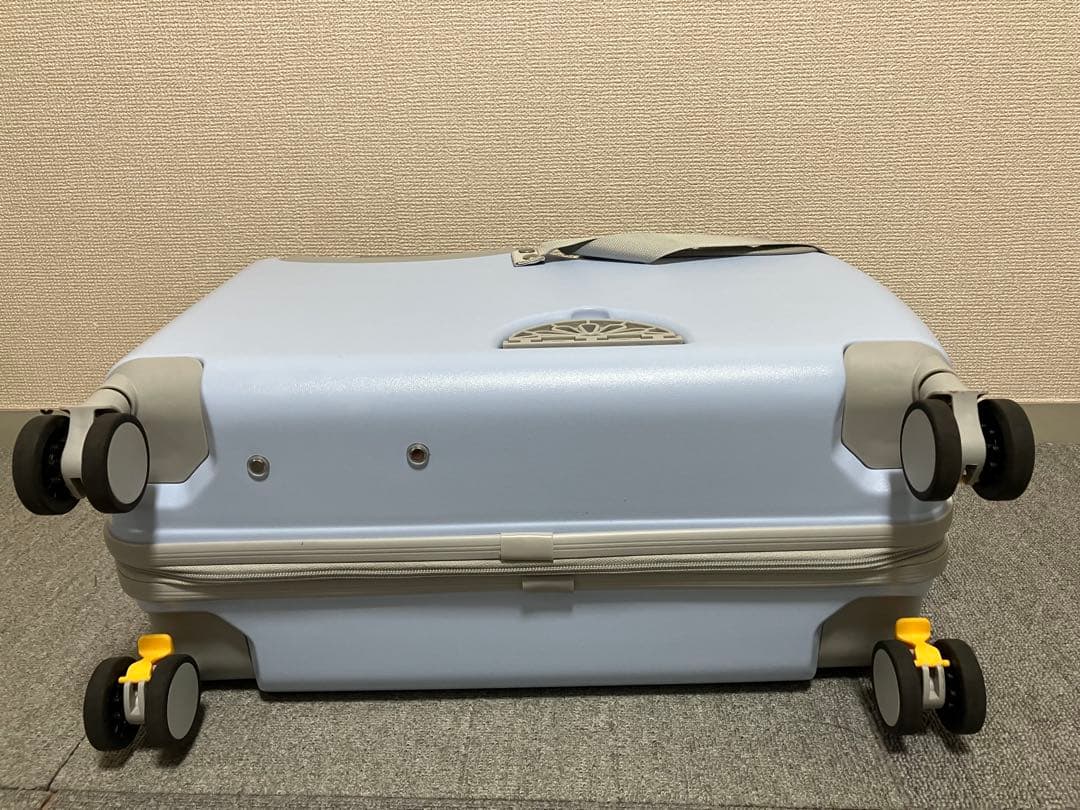 子供が乗れるキャリーケース/安心のベルト付き/ 機内持ち込み可　32L