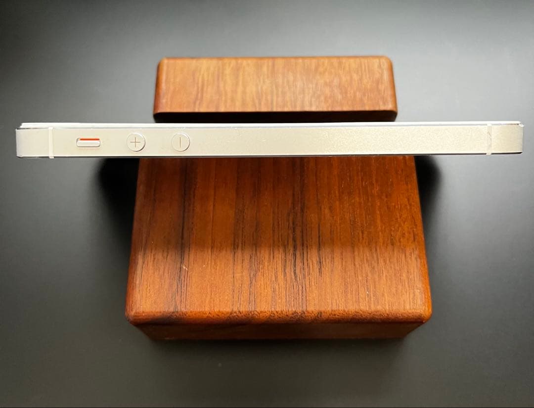 ✨バッテリー新品交換済✨Apple iPhone 5s Silver