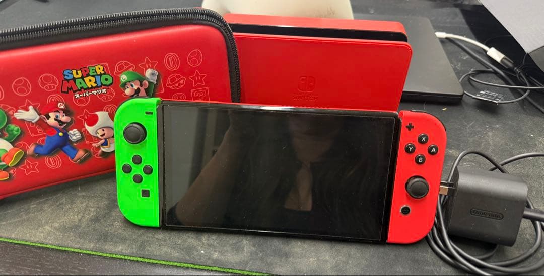 Nintendo Switch 赤/緑 スーパーマリオケース付き