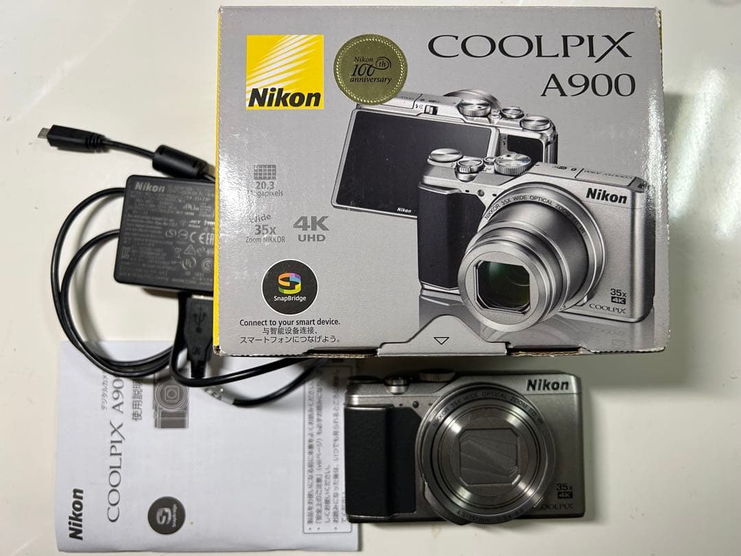 Nikon COOLPIX A900 本体と付属品