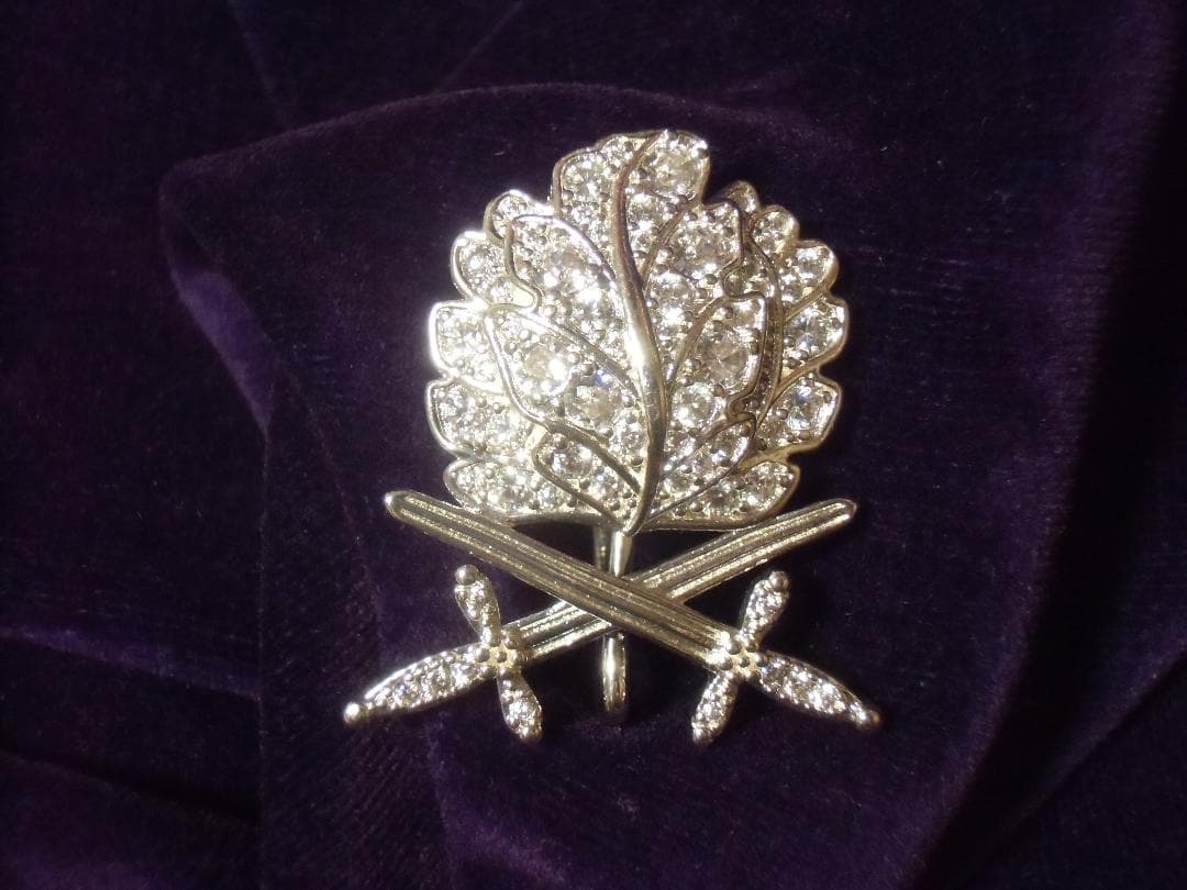 ⊞ドイツ軍の勲章/記章＊騎士鉄十字勲章＊リボンループ銀色（ＣＯＰＹ/複製品）