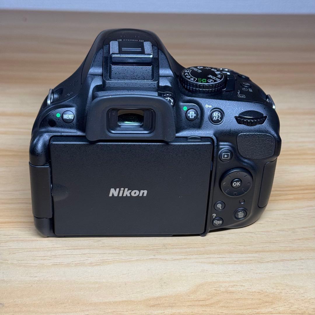 Nikon D5200 美品　箱入り　バッテリー付き　シャッター数2,600回