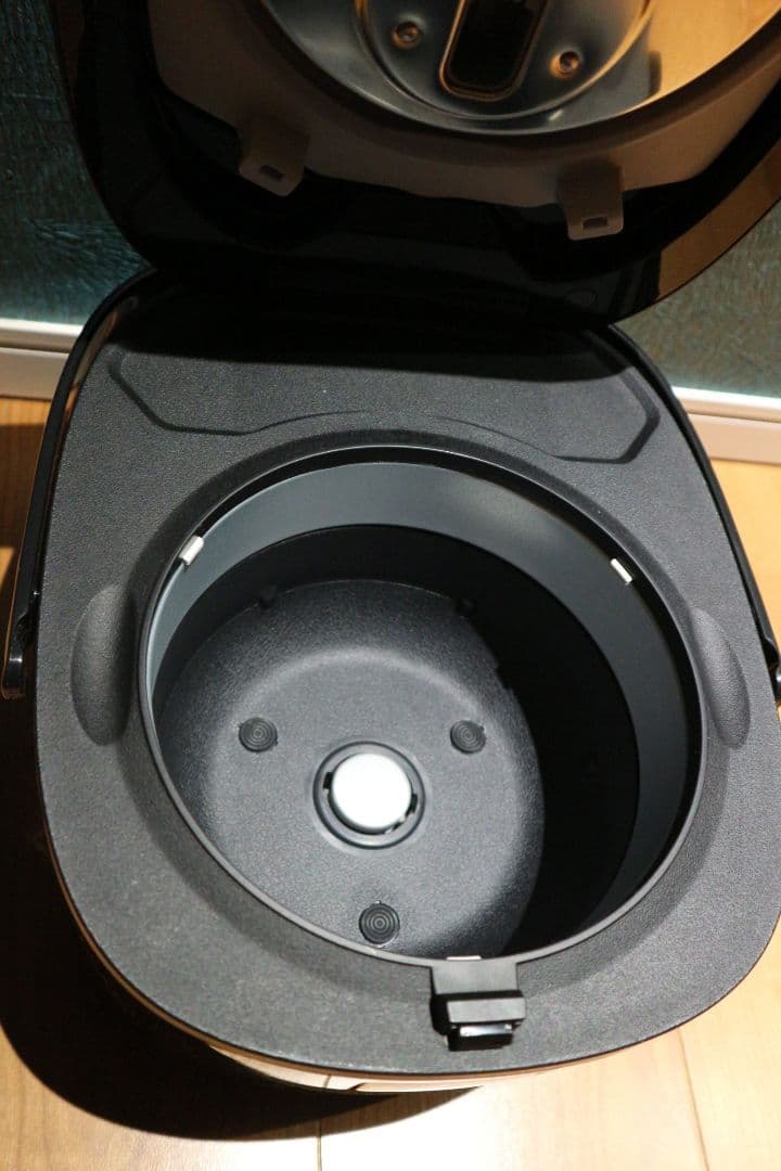 2025年製　Panasonic IHジャー炊飯器 SR-KT060-K