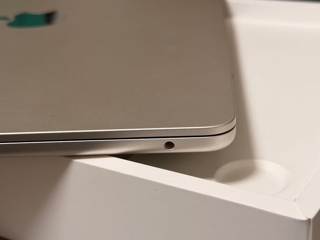 【最終値下げ】MacBook Air M2 バッテリー100％ 充放電46回