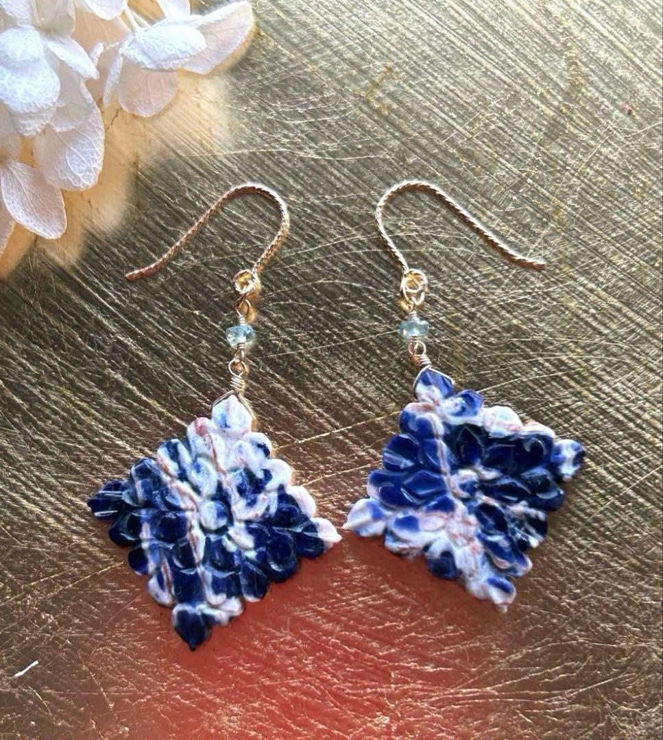 ソーダライトロンバスカービング＆ブルージルコンのピアス他　14kgf