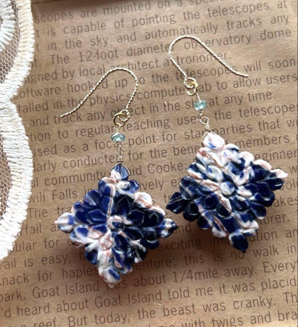 ソーダライトロンバスカービング＆ブルージルコンのピアス他　14kgf