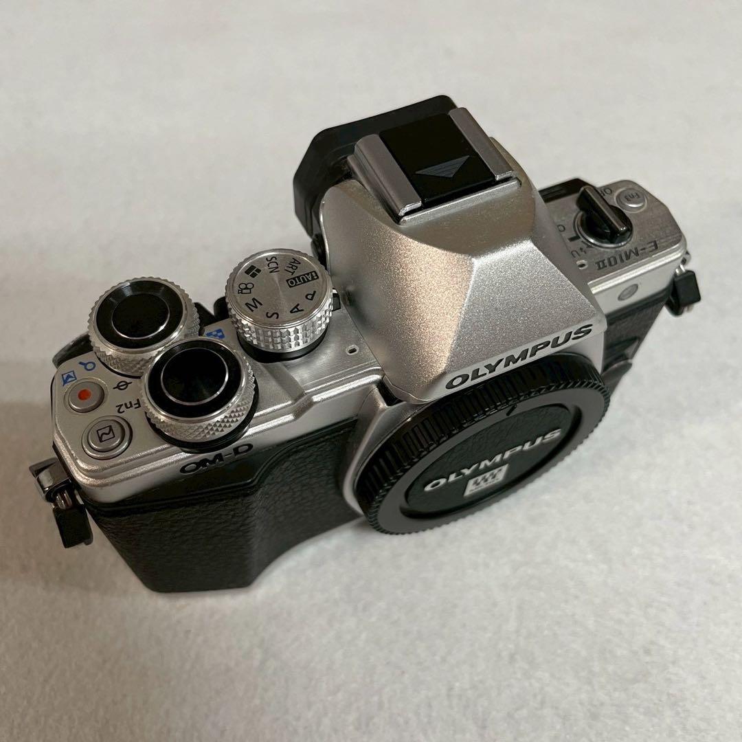 OLYMPUS オリンパス　OM-D E-M10 Mark II ミラーレス一眼