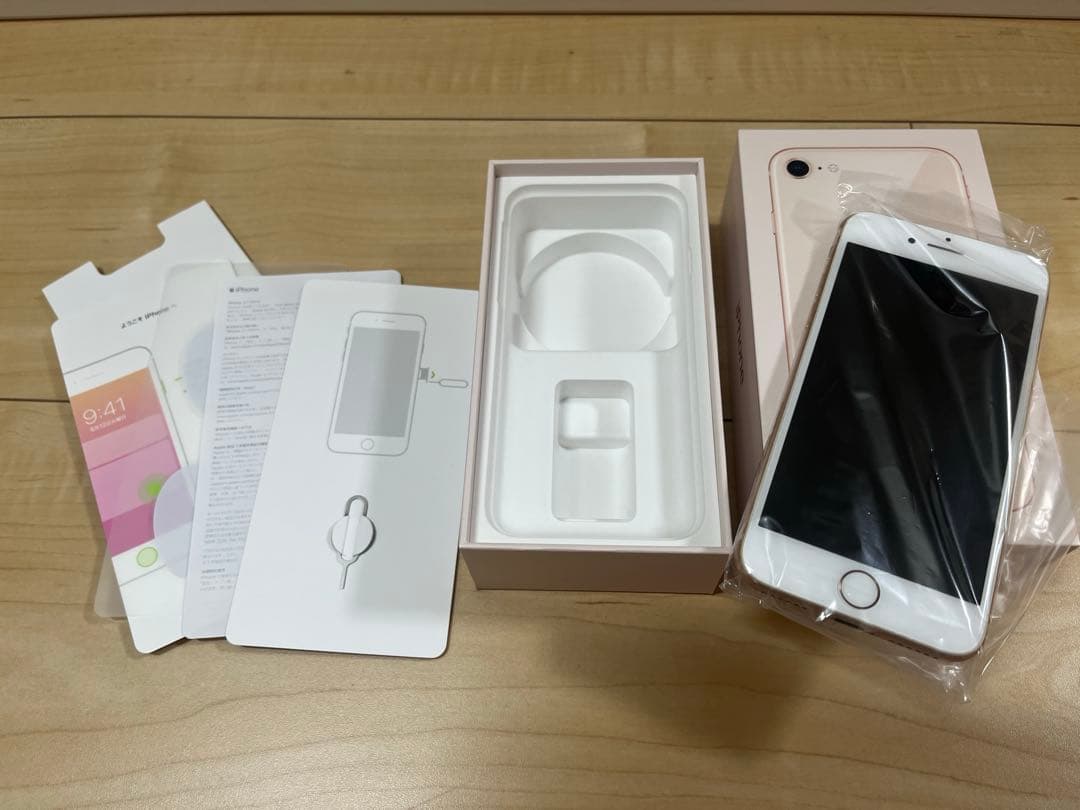 Apple iPhone 8 ゴールド 本体　64GB