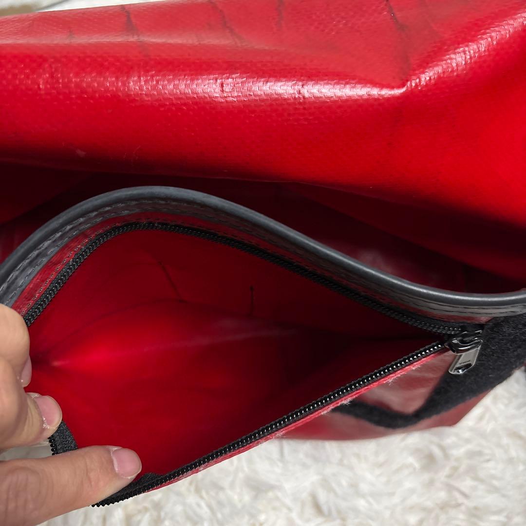 フライターグ　メッセンジャーバッグ　赤