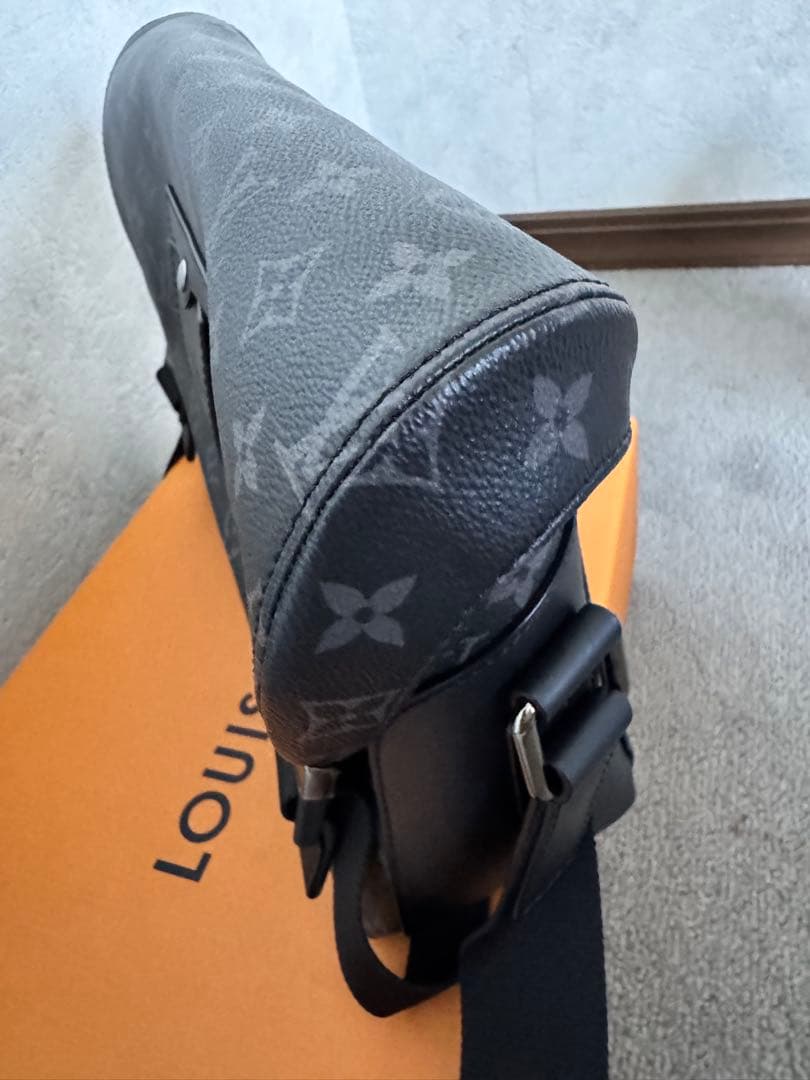 極美品 ルイヴィトン　メッセンジャーヴォワヤージュPM ブラック