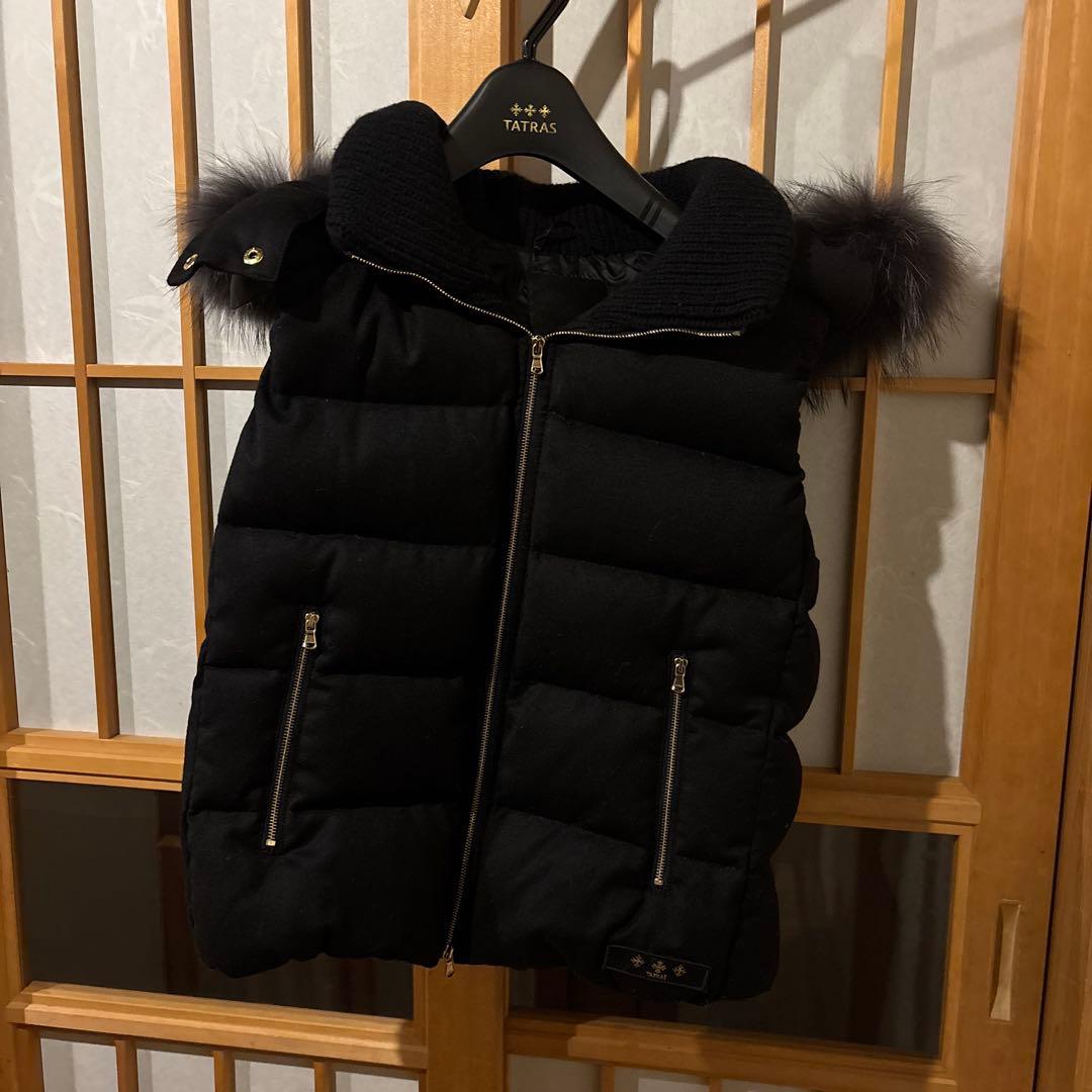 １６日まで値下げ！！ TATRAS ブラックダウンベスト ファー付き