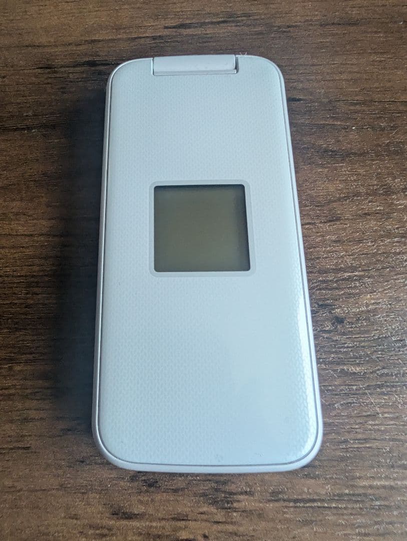 らくらくホン F-01M ホワイト