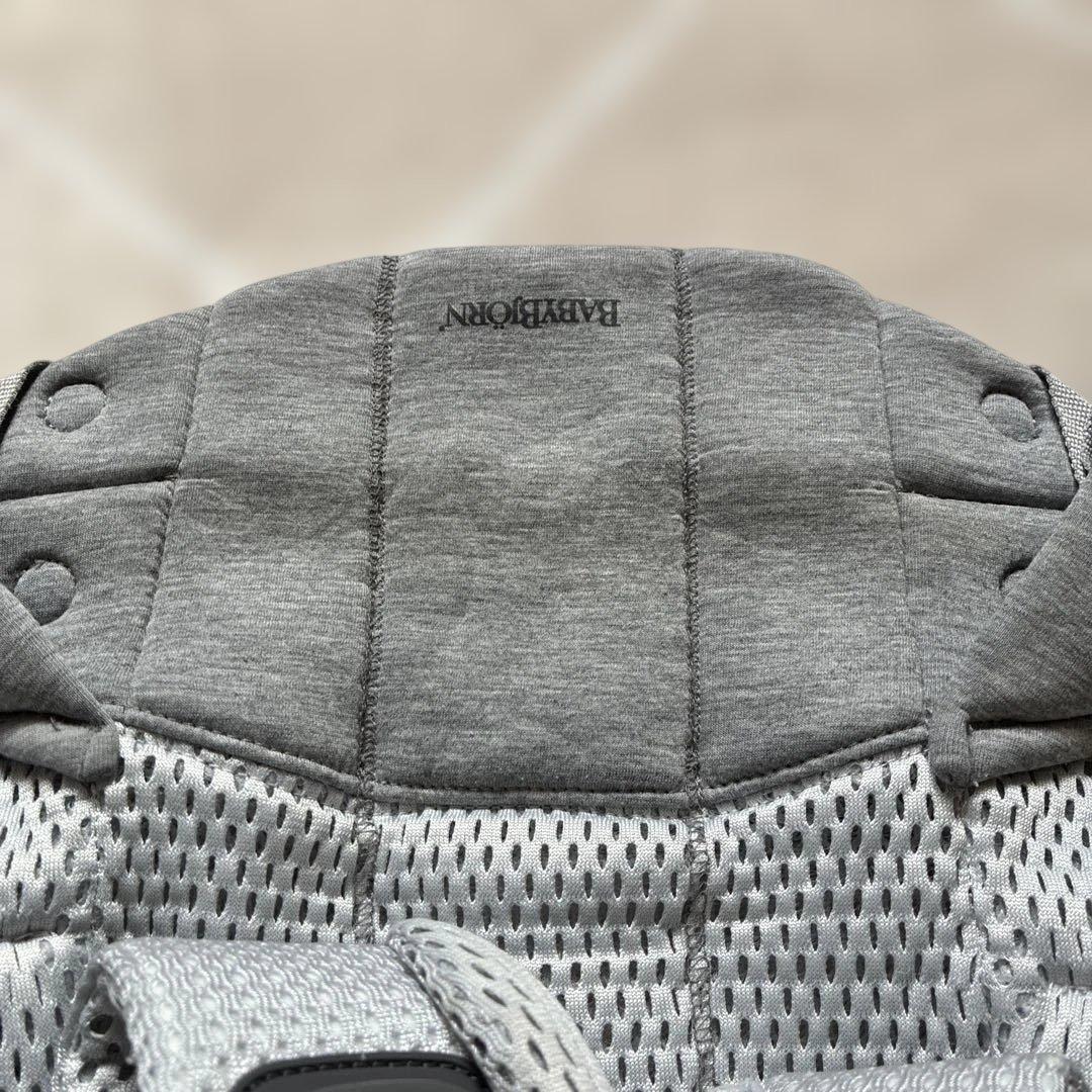 美品　ベビービョルンの抱っこひも　人気のハーモニー　シルバー　BABYBJÖRN