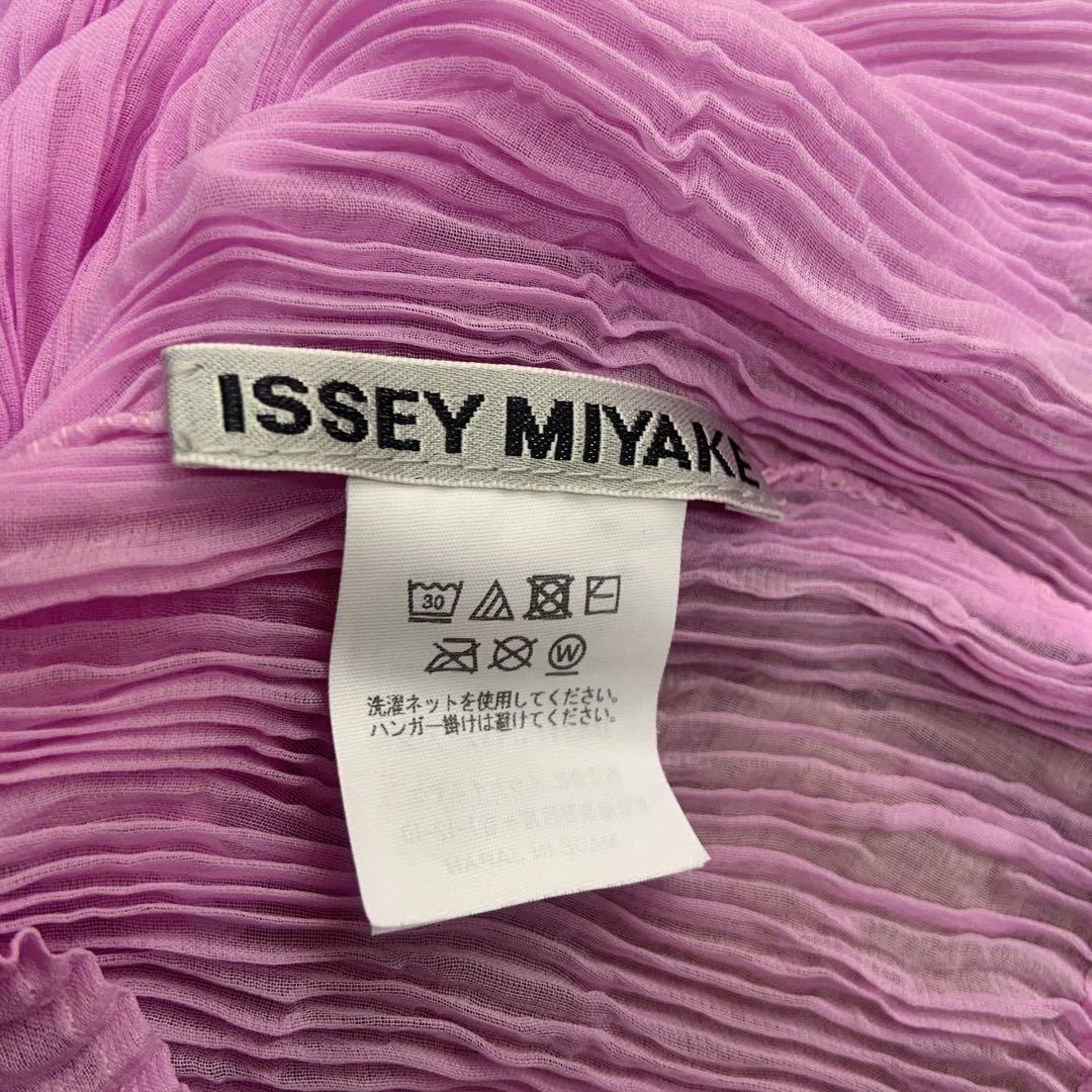 めい。イッセイミヤケプリーツシフォンTWISTトップス