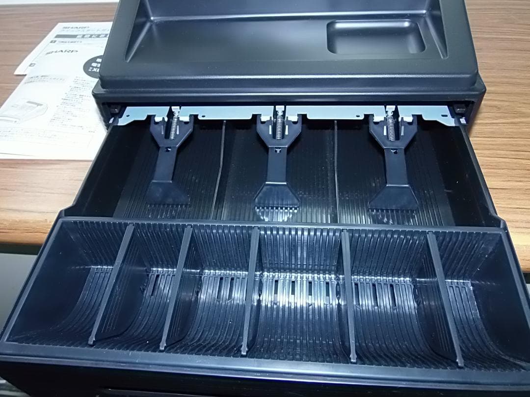 美品人気の黒32設定無料横型領収証シャープ　インボイスレジスターXE-A147