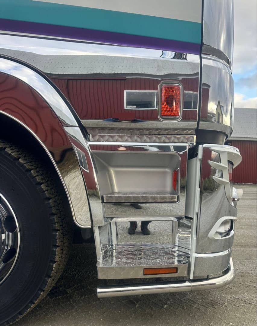 コ*ア様 17スーパーグレート　サイドステップアルミ縞板×鱗ステンボルトナット付